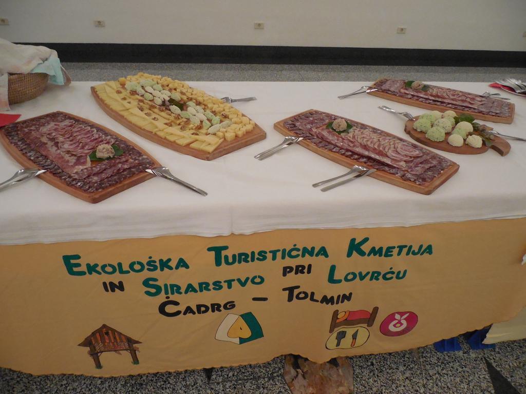 Ekoloska Turisticna Kmetija Pri Lovrcu Толмин Экстерьер фото